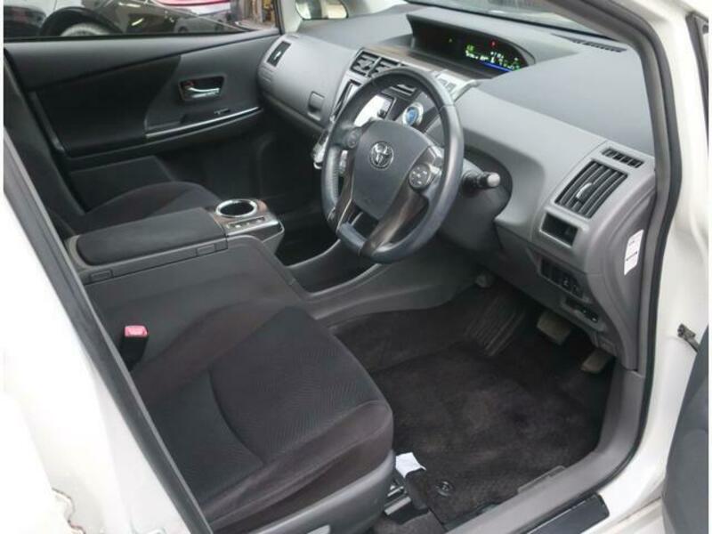 PRIUS ALPHA
