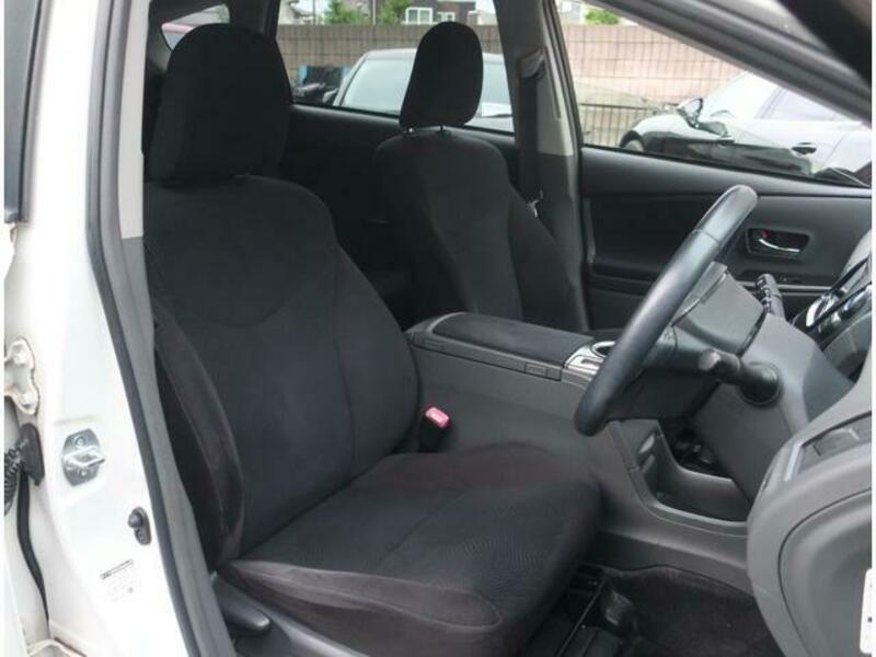 PRIUS ALPHA