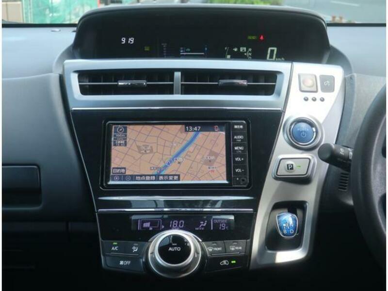 PRIUS ALPHA