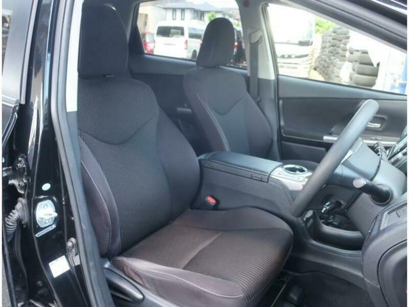 PRIUS ALPHA