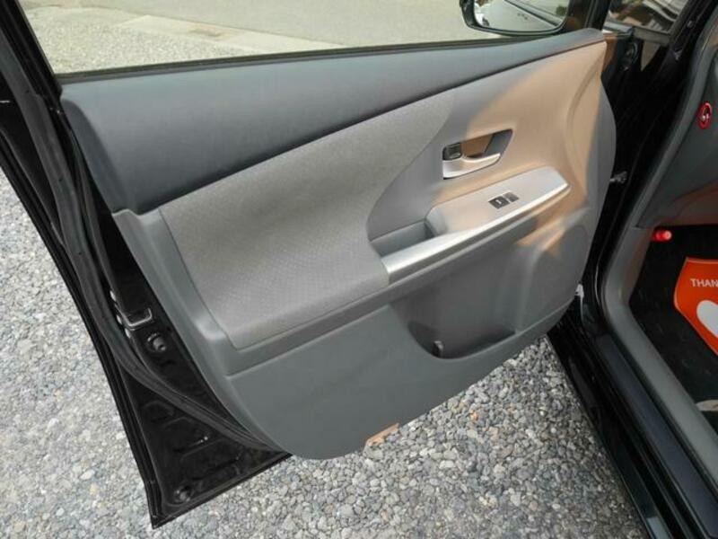 PRIUS ALPHA