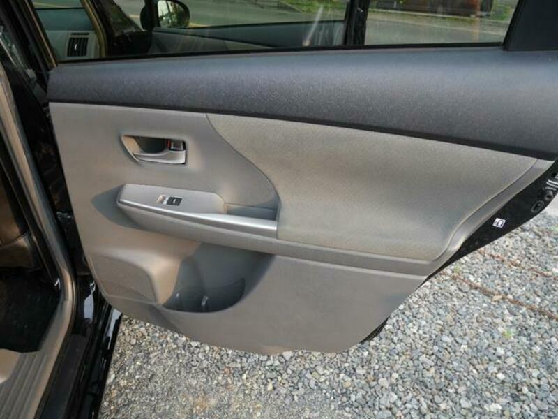 PRIUS ALPHA