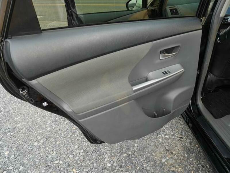 PRIUS ALPHA