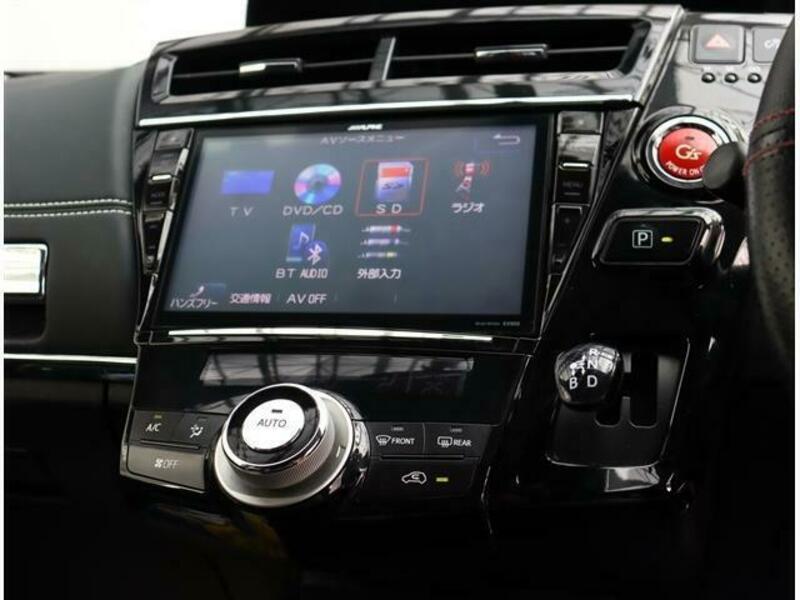 PRIUS ALPHA