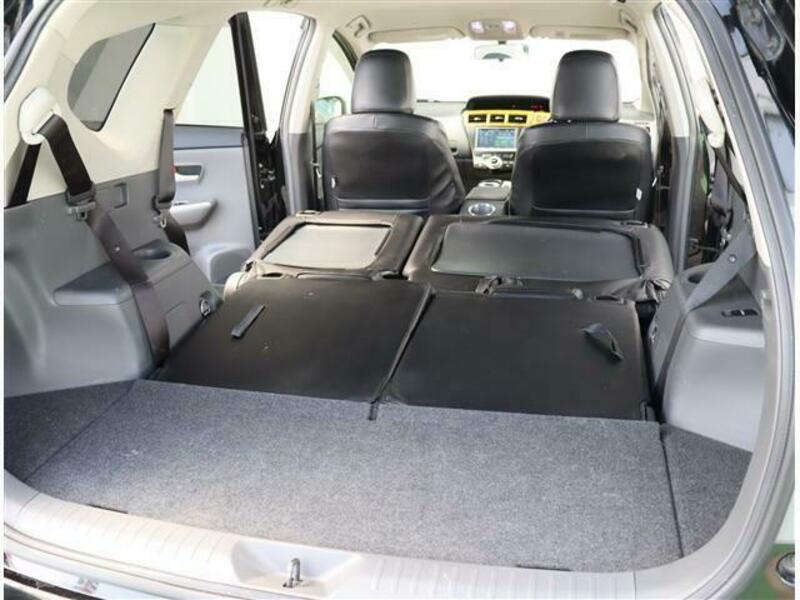 PRIUS ALPHA