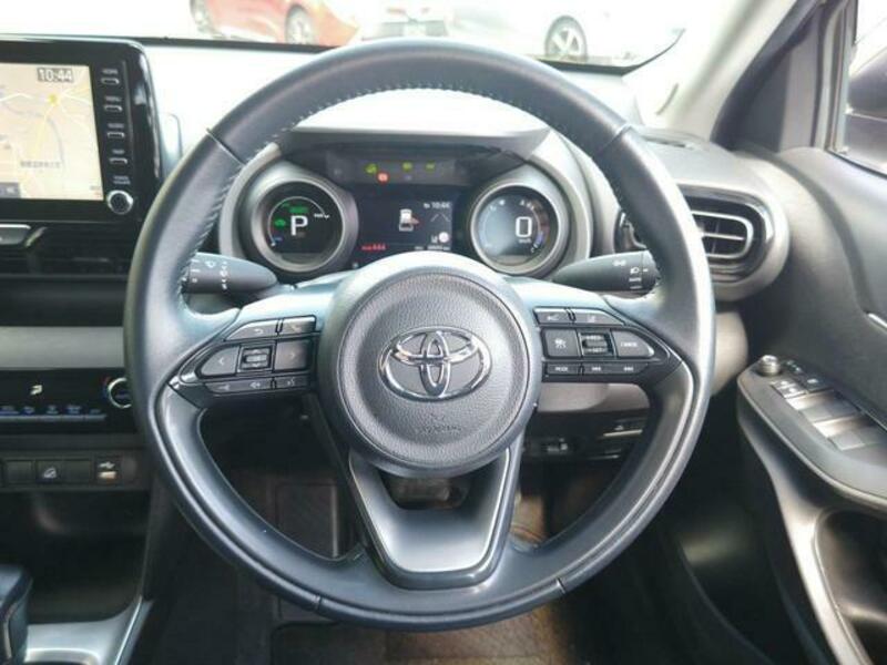 YARIS CROSS