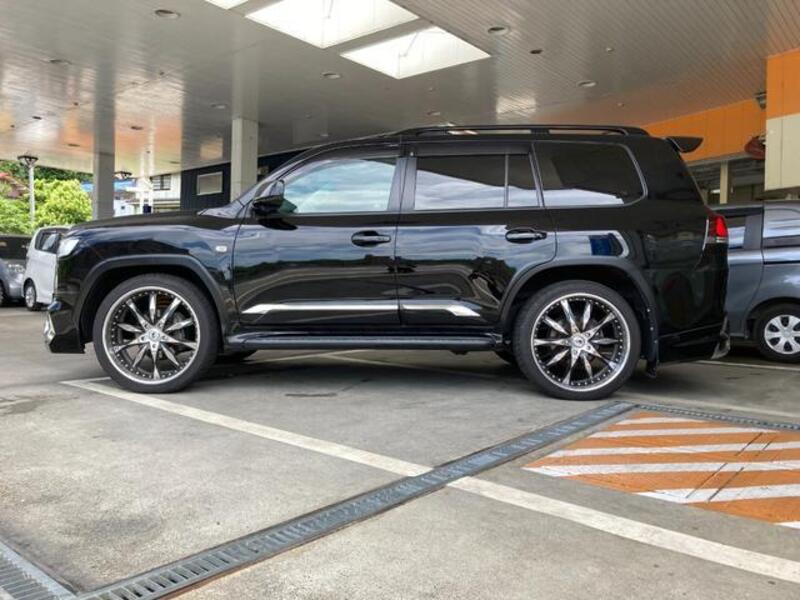 LAND CRUISER