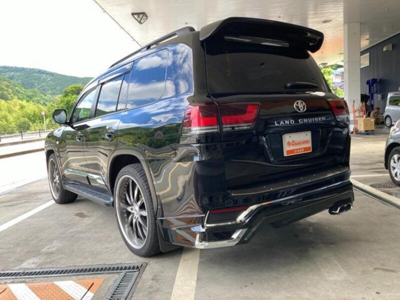 LAND CRUISER