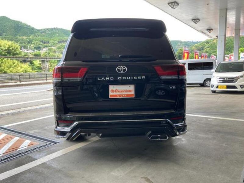 LAND CRUISER
