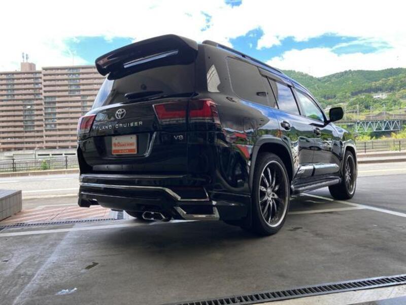 LAND CRUISER