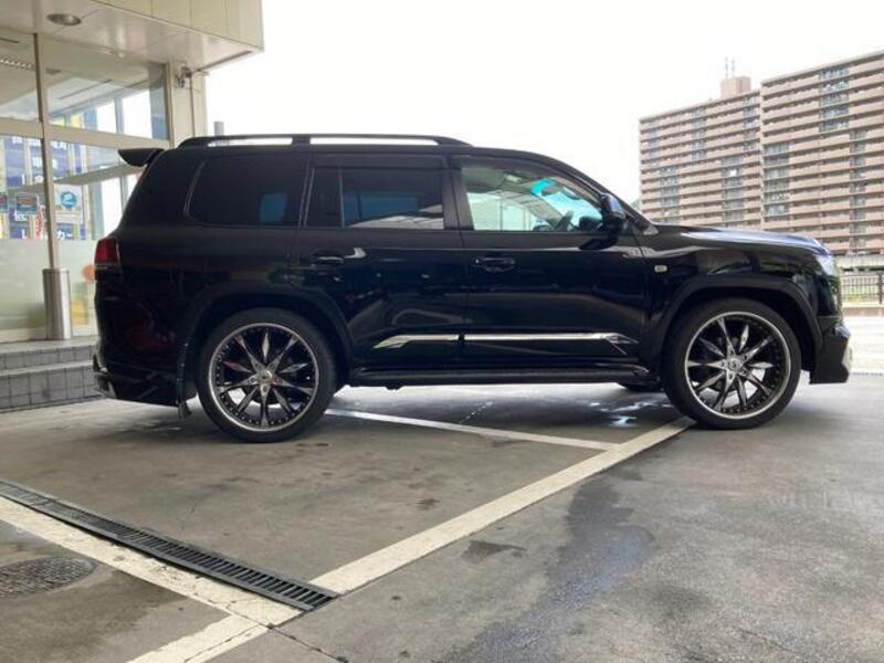 LAND CRUISER