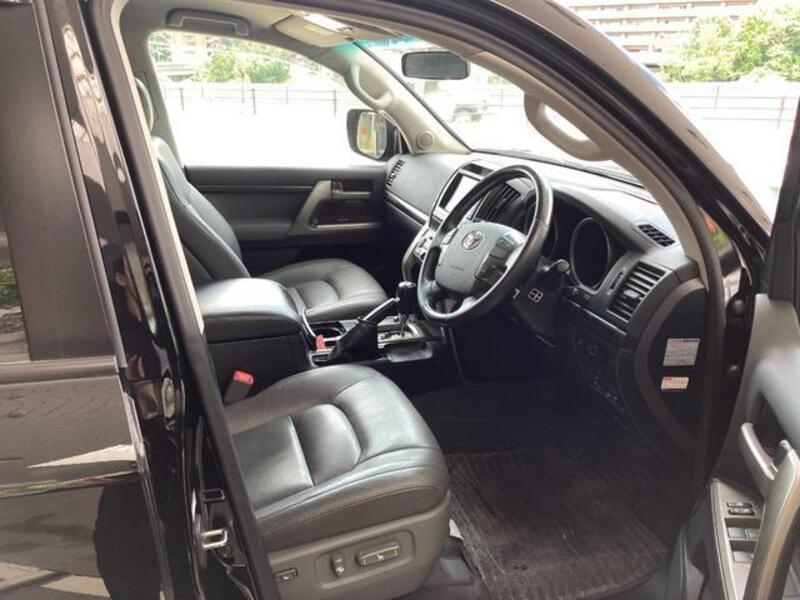 LAND CRUISER