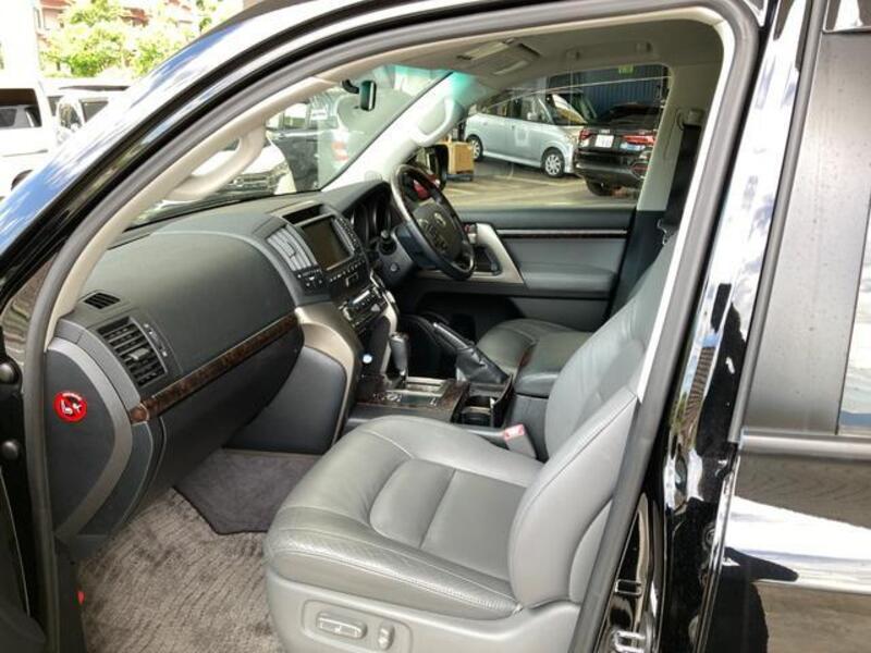 LAND CRUISER