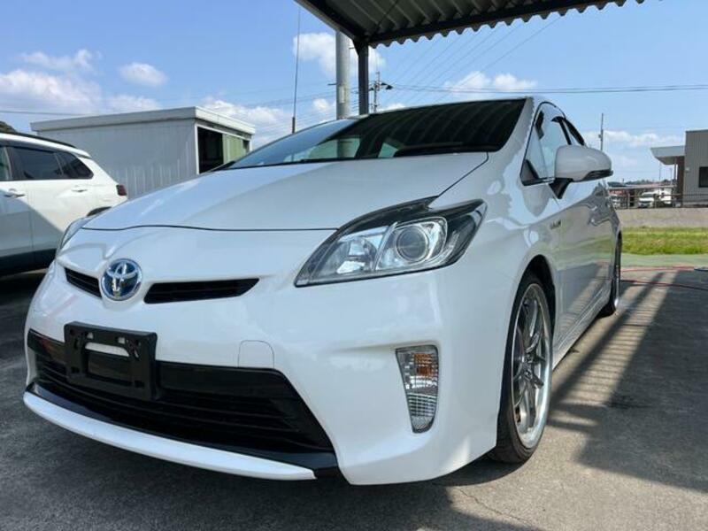 TOYOTA PRIUS