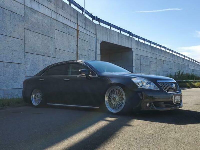 CROWN MAJESTA