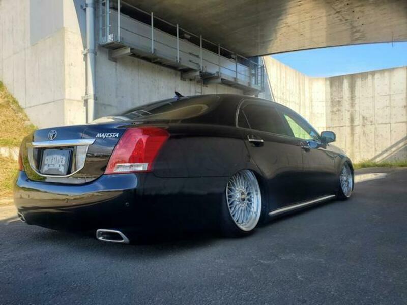 CROWN MAJESTA