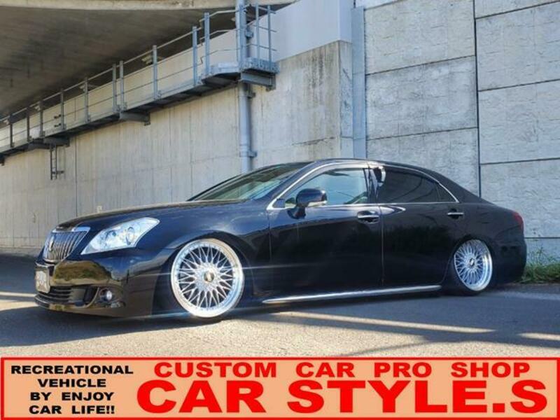 TOYOTA CROWN MAJESTA