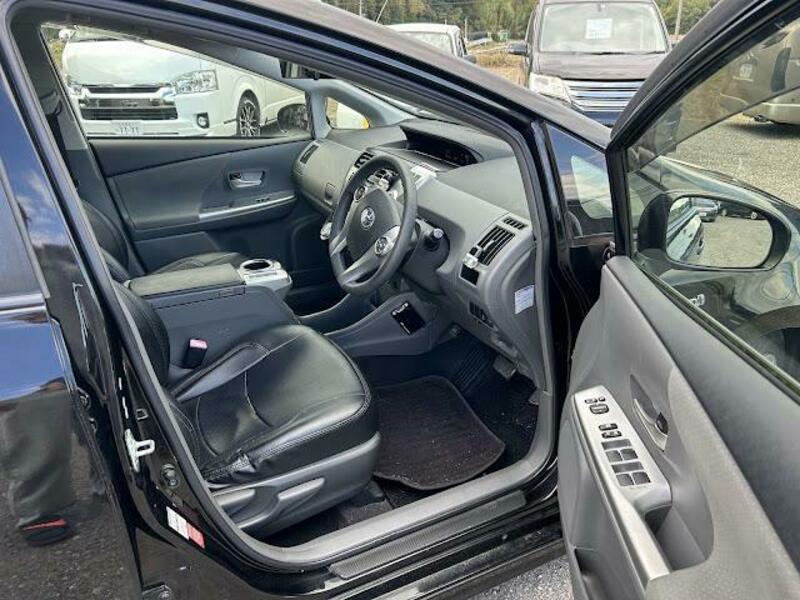 PRIUS ALPHA