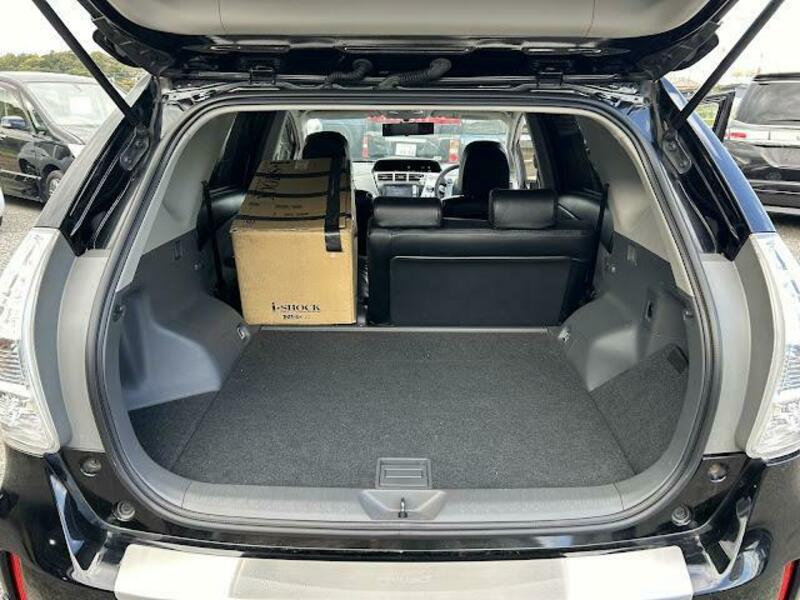 PRIUS ALPHA