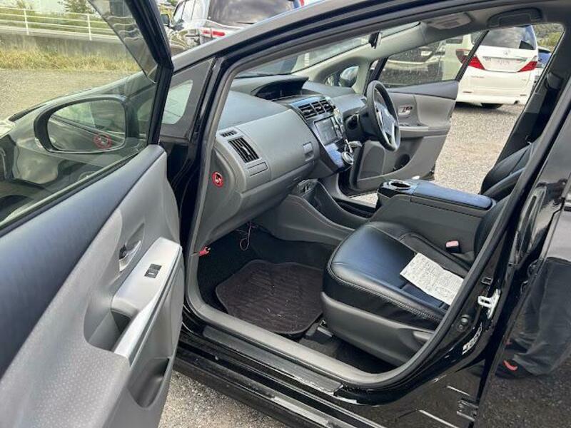 PRIUS ALPHA