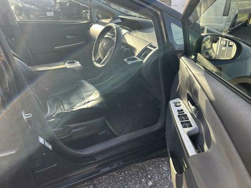 PRIUS ALPHA