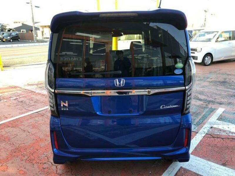 N BOX CUSTOM