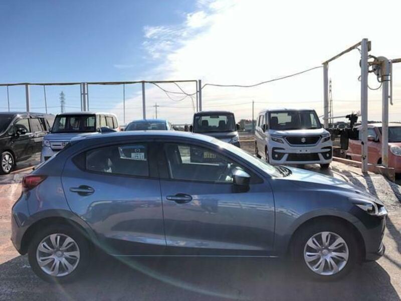 MAZDA2