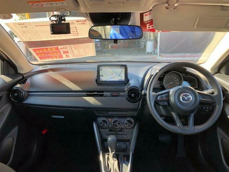 MAZDA2