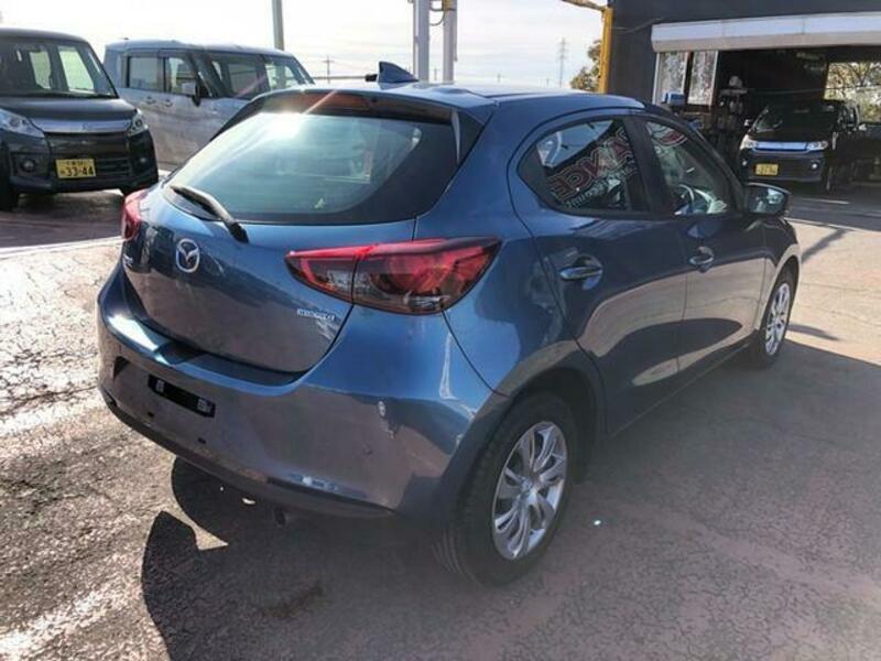 MAZDA2