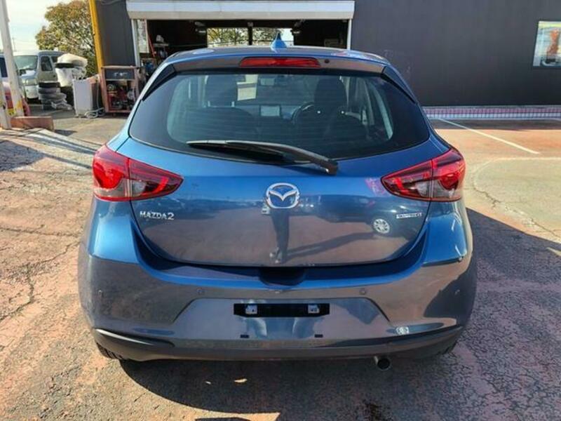 MAZDA2