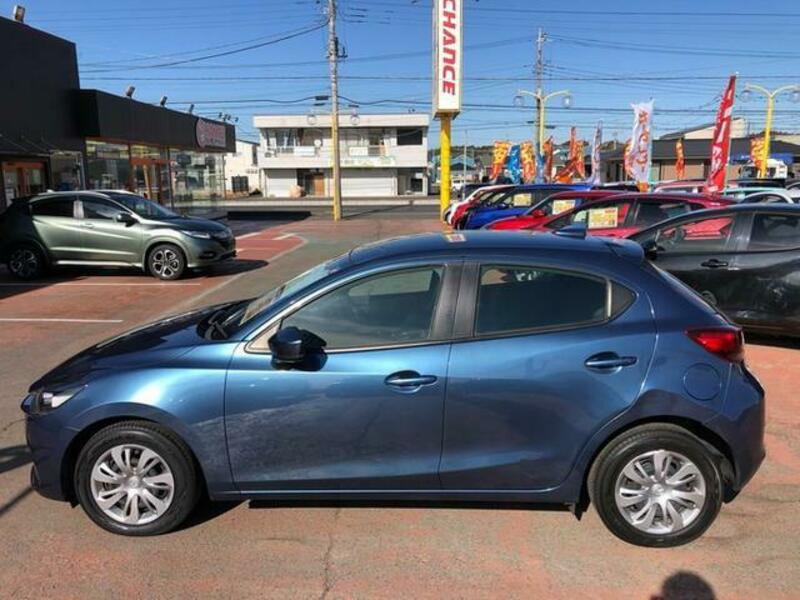 MAZDA2