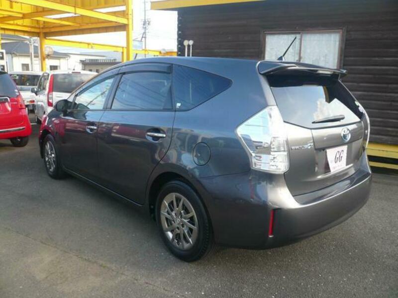 PRIUS ALPHA