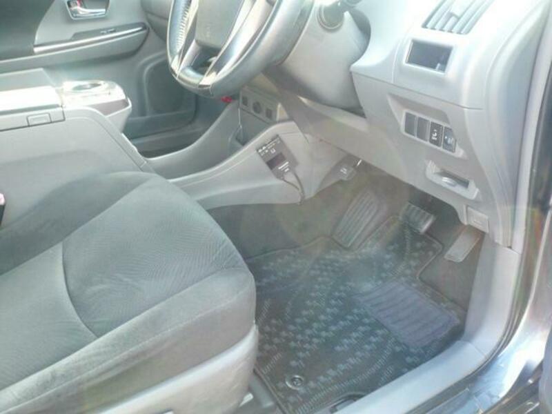 PRIUS ALPHA