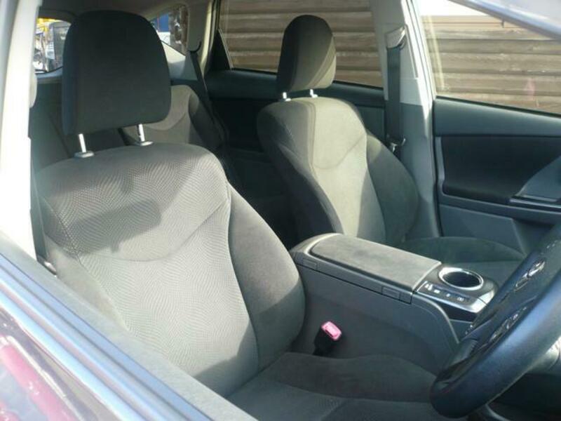 PRIUS ALPHA