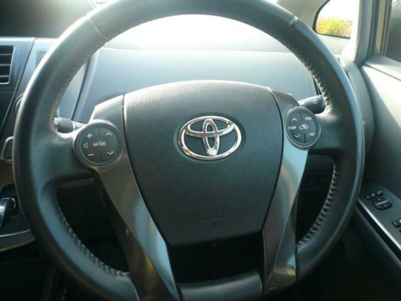 PRIUS ALPHA