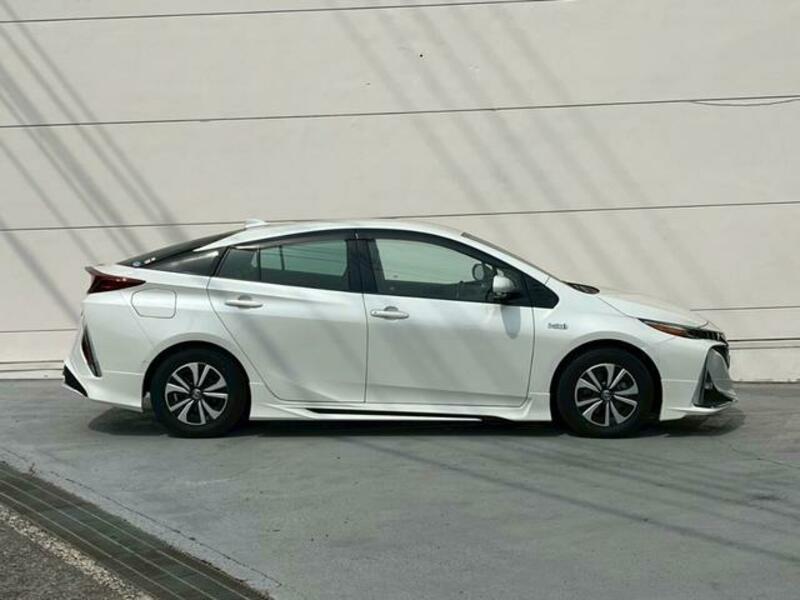 PRIUS PHV