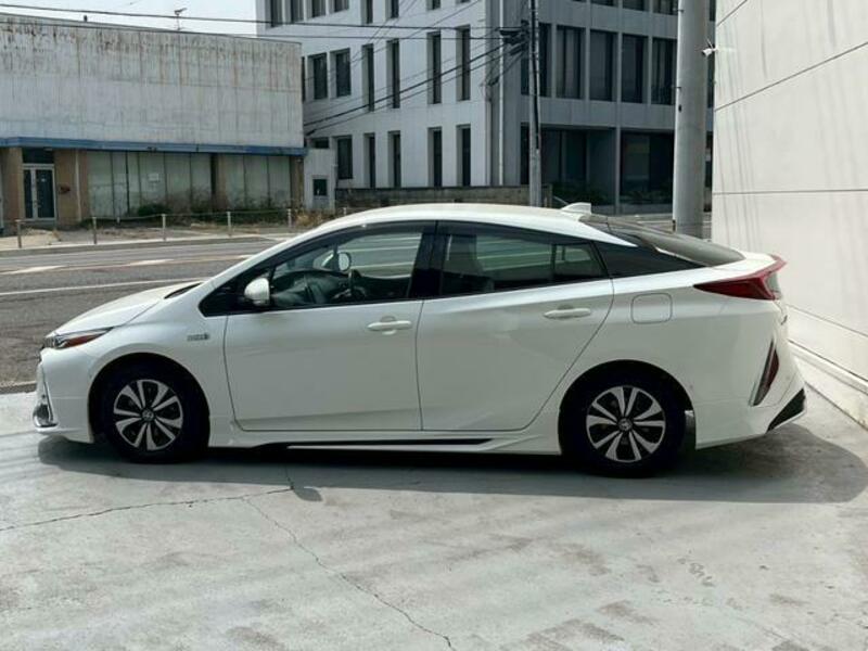 PRIUS PHV