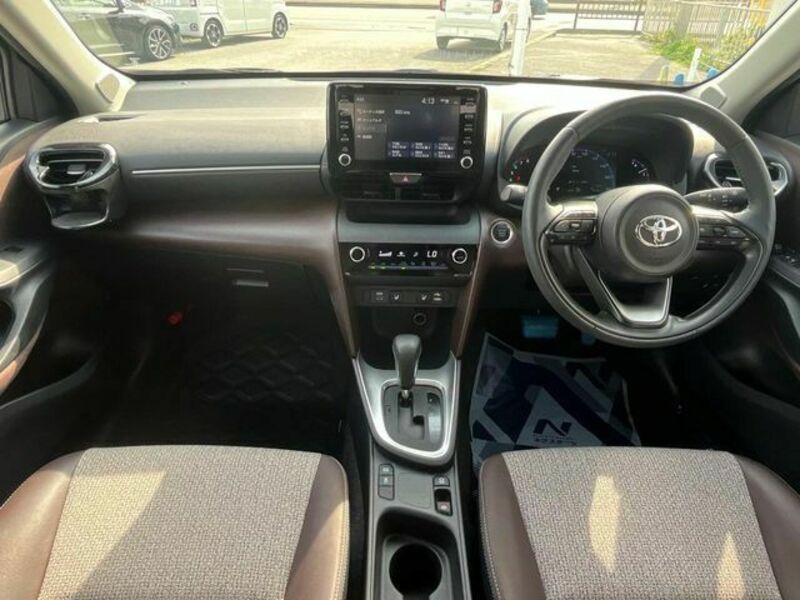 YARIS CROSS