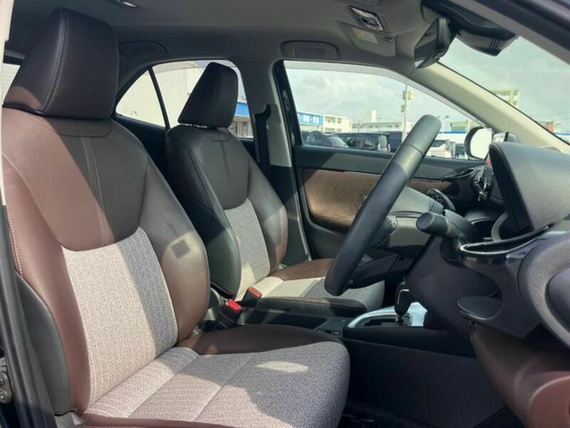 YARIS CROSS