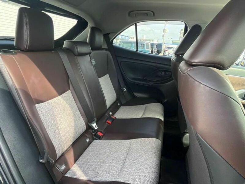 YARIS CROSS