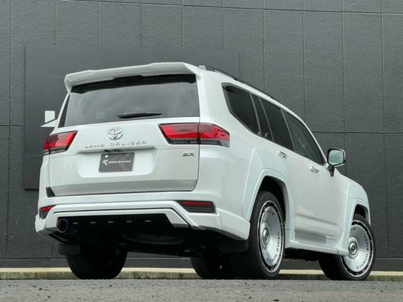 LAND CRUISER