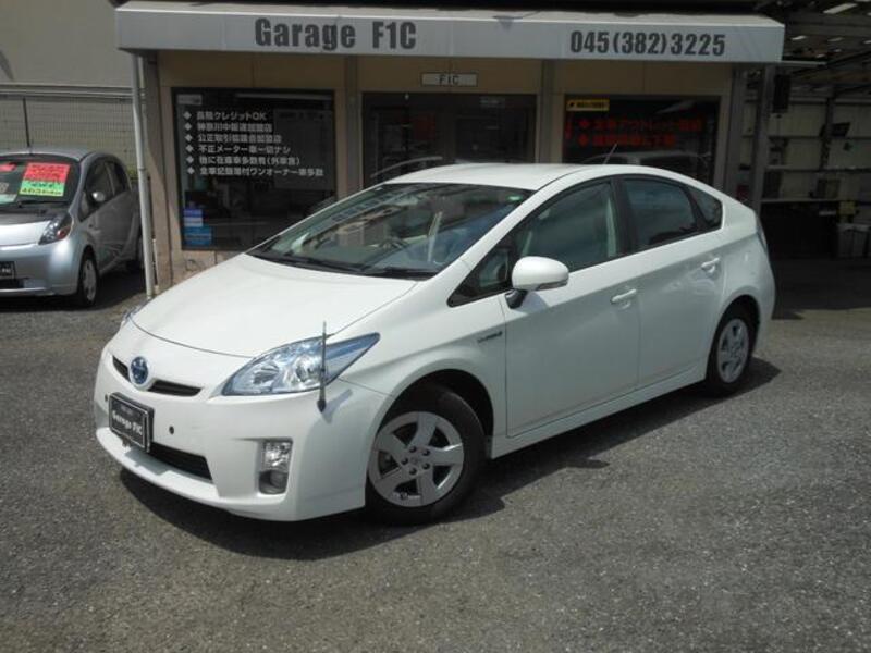 TOYOTA PRIUS