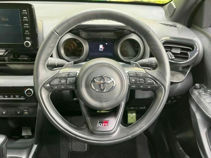 YARIS CROSS