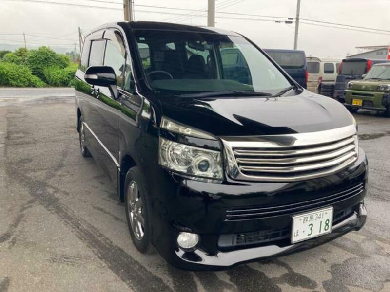 TOYOTA VOXY