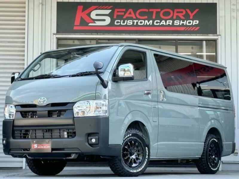 TOYOTA HIACE VAN