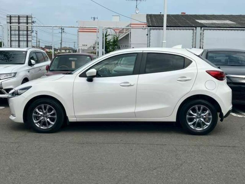 MAZDA2