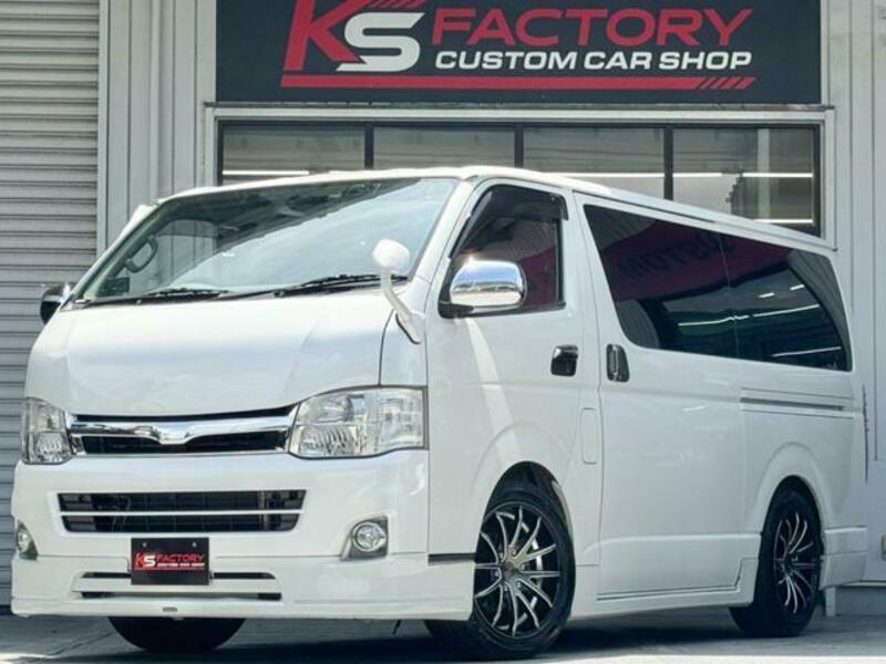 TOYOTA HIACE VAN