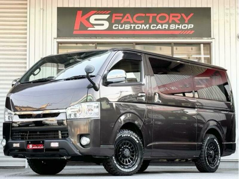 TOYOTA HIACE VAN