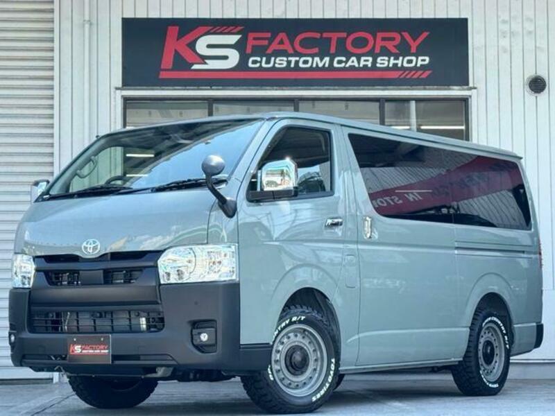TOYOTA HIACE VAN