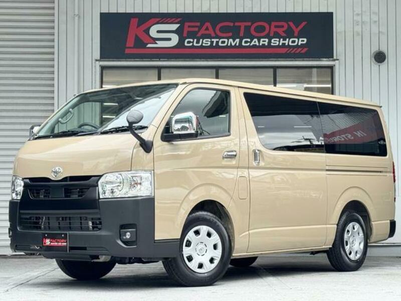 TOYOTA HIACE VAN